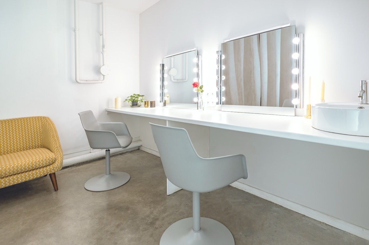 Dressing room with lit makeup mirrors and washbasin at Spline's Set A filming studio