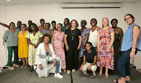 Je-lie, Groupe de femmes avec Aveline Jarry