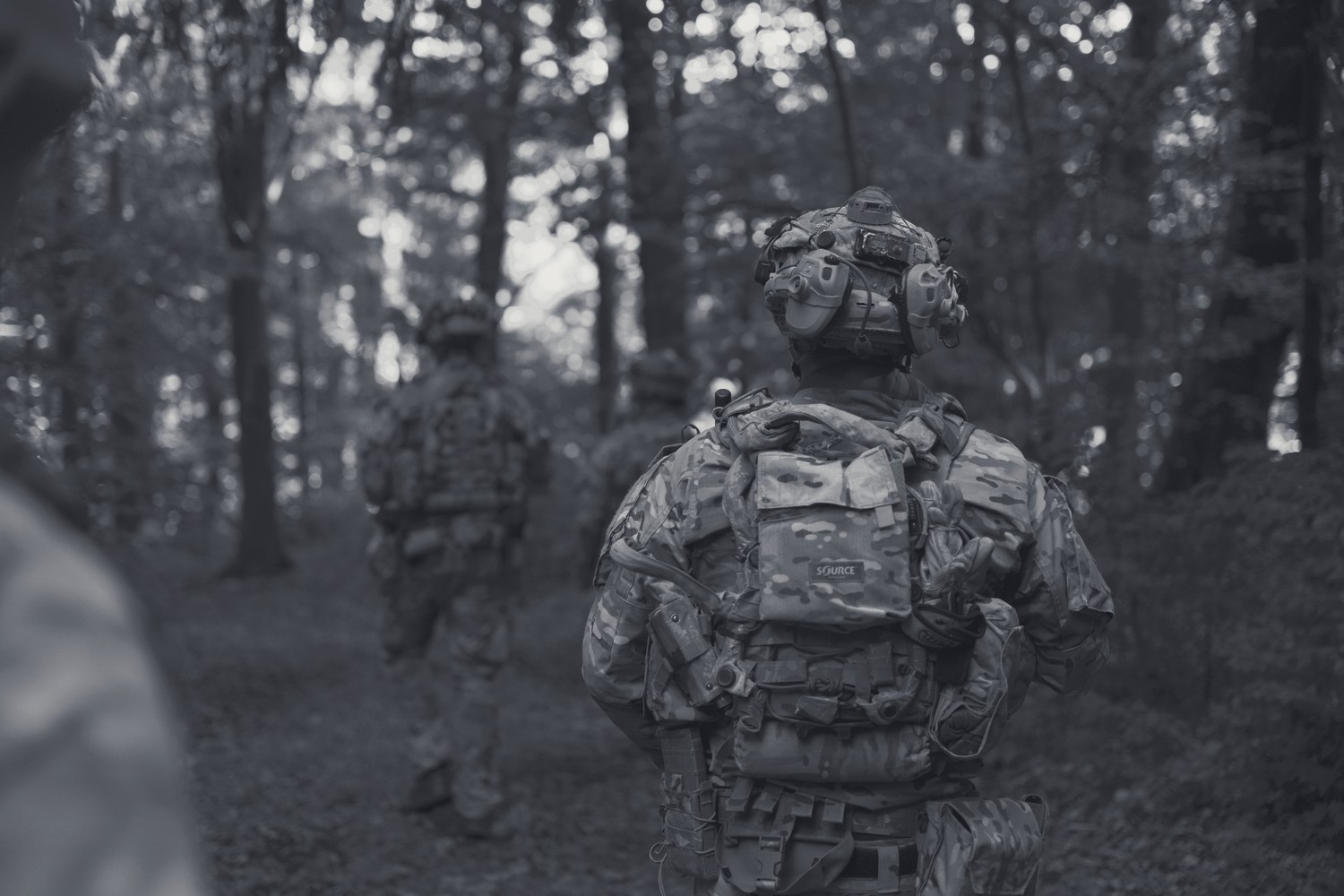 An operator in FPV goggles in the woods