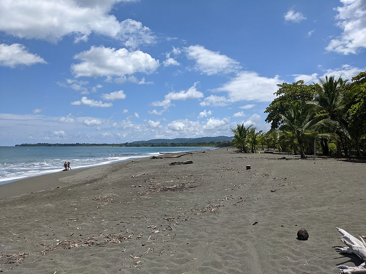 Pláž Platanares na poloostrově Osa v blízkosti Puerto Jimenez