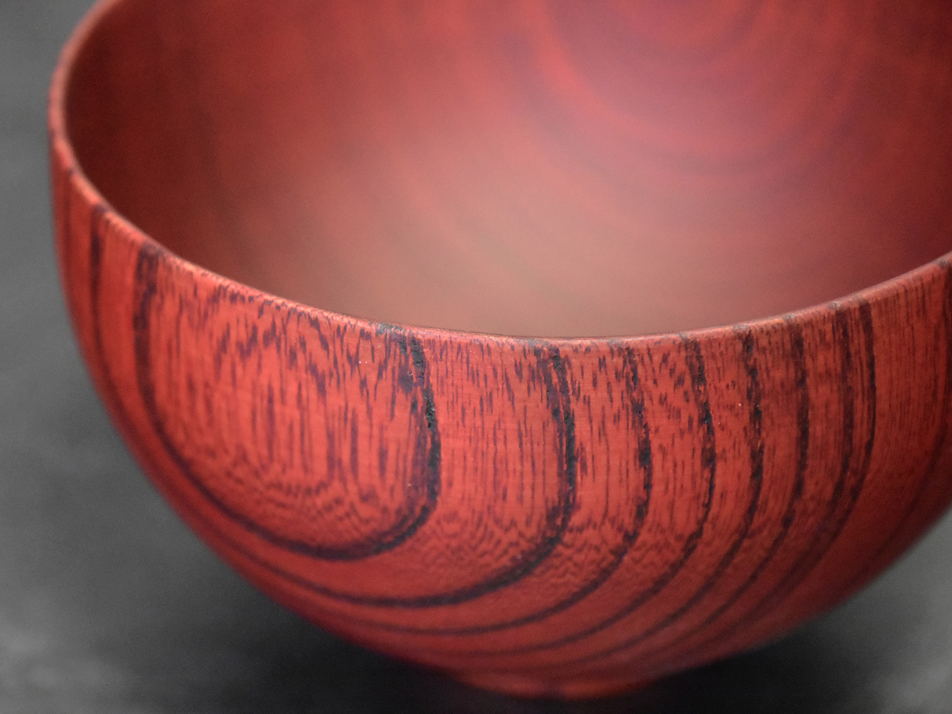 The grain of the lacquerware is beautiful