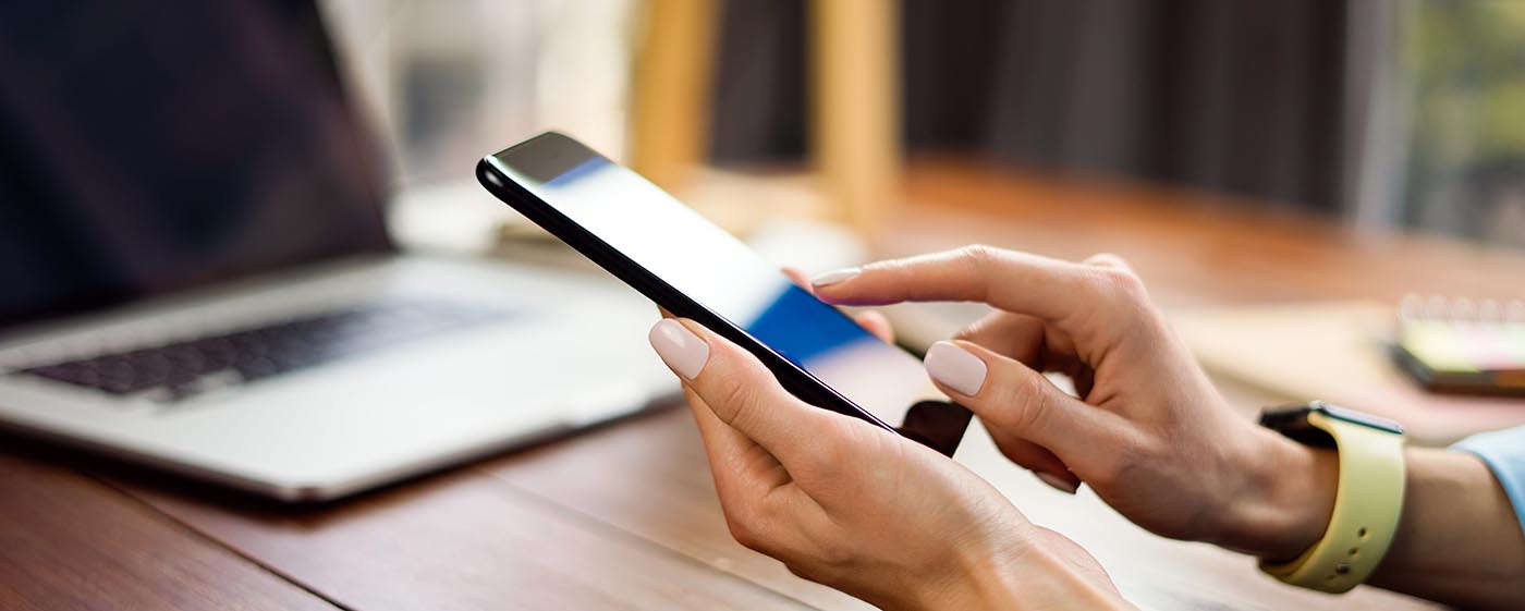 Woman messaging on a smartphone, representing a WhatsApp pig-butchering scheme