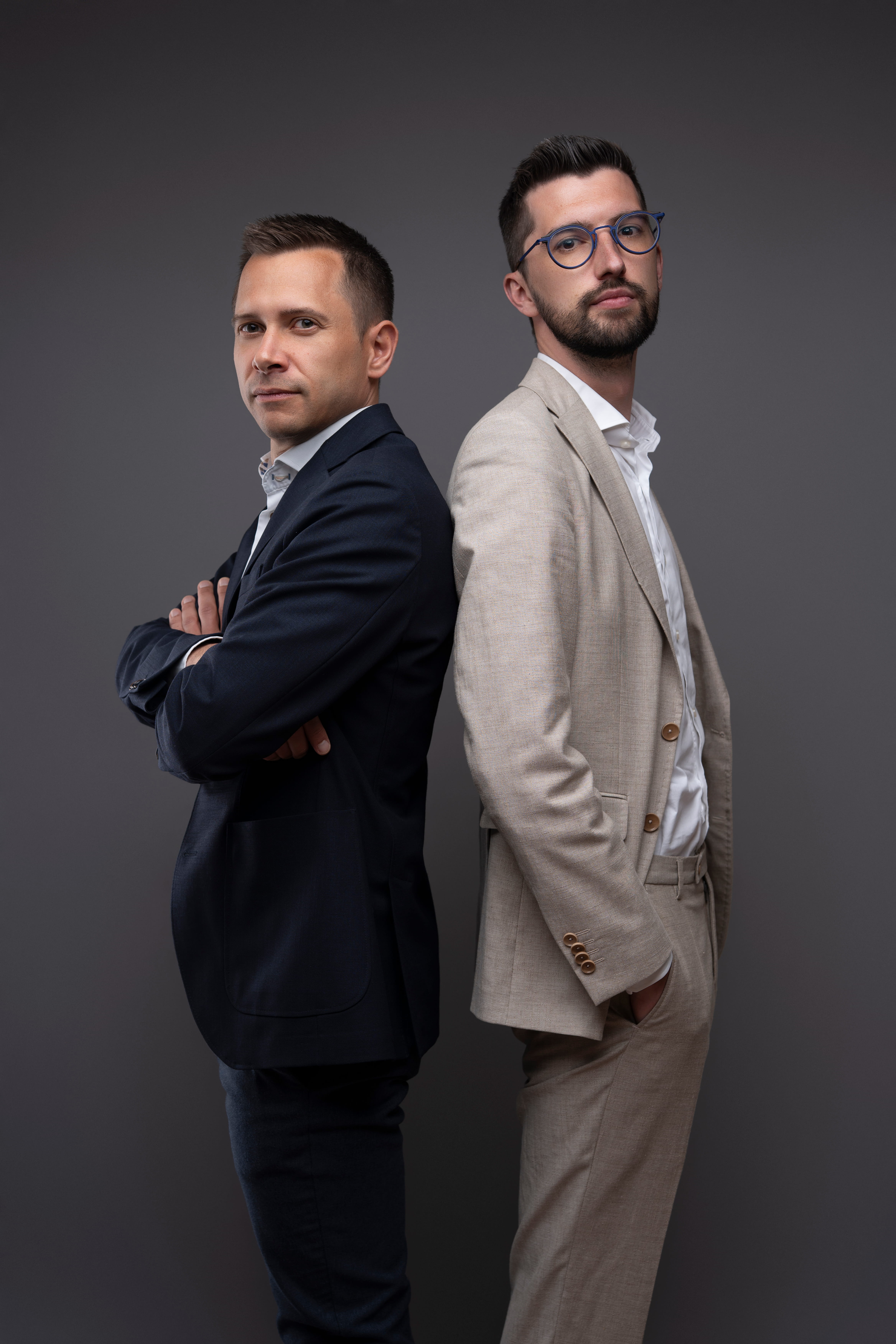 Maître Adrien Ceccato dans son cabinet à Liège, avocat en droit pénal, droit familial et droit du roulage.