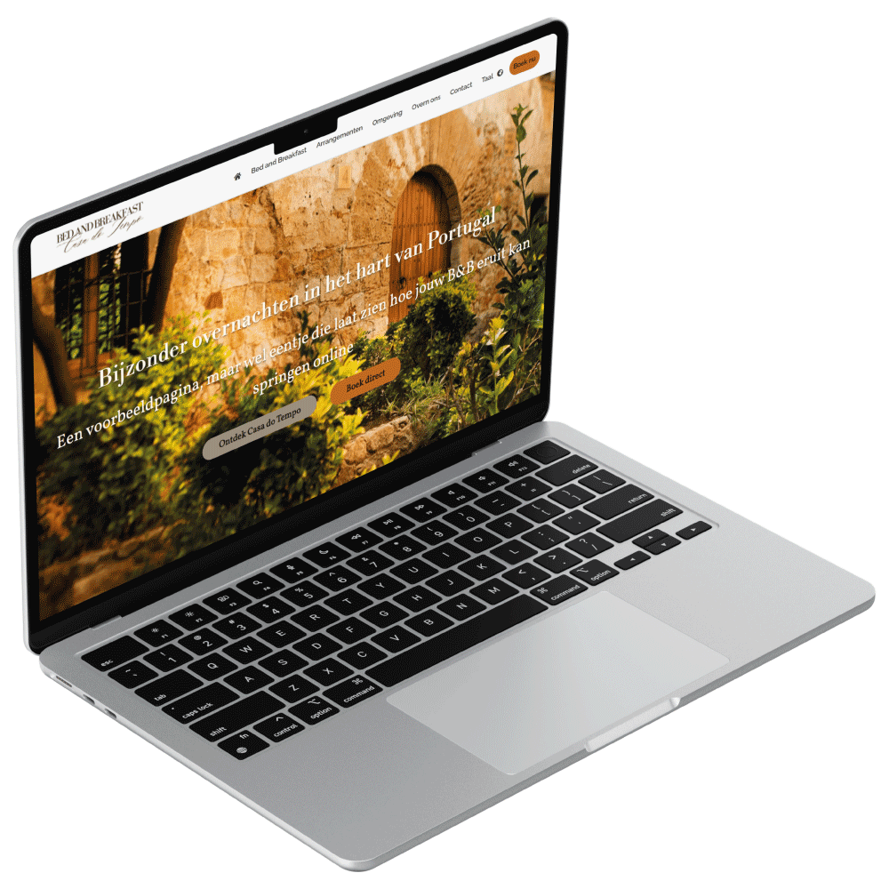 MacBook Pro toont een B&B-website met een Portugese stenen muur en boekingsknoppen.