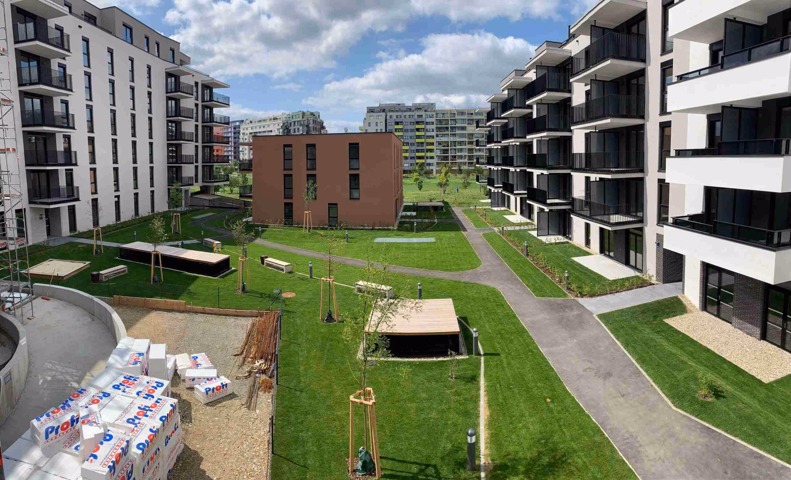 neue Wohnsiedlung mit Gartenlandschaft