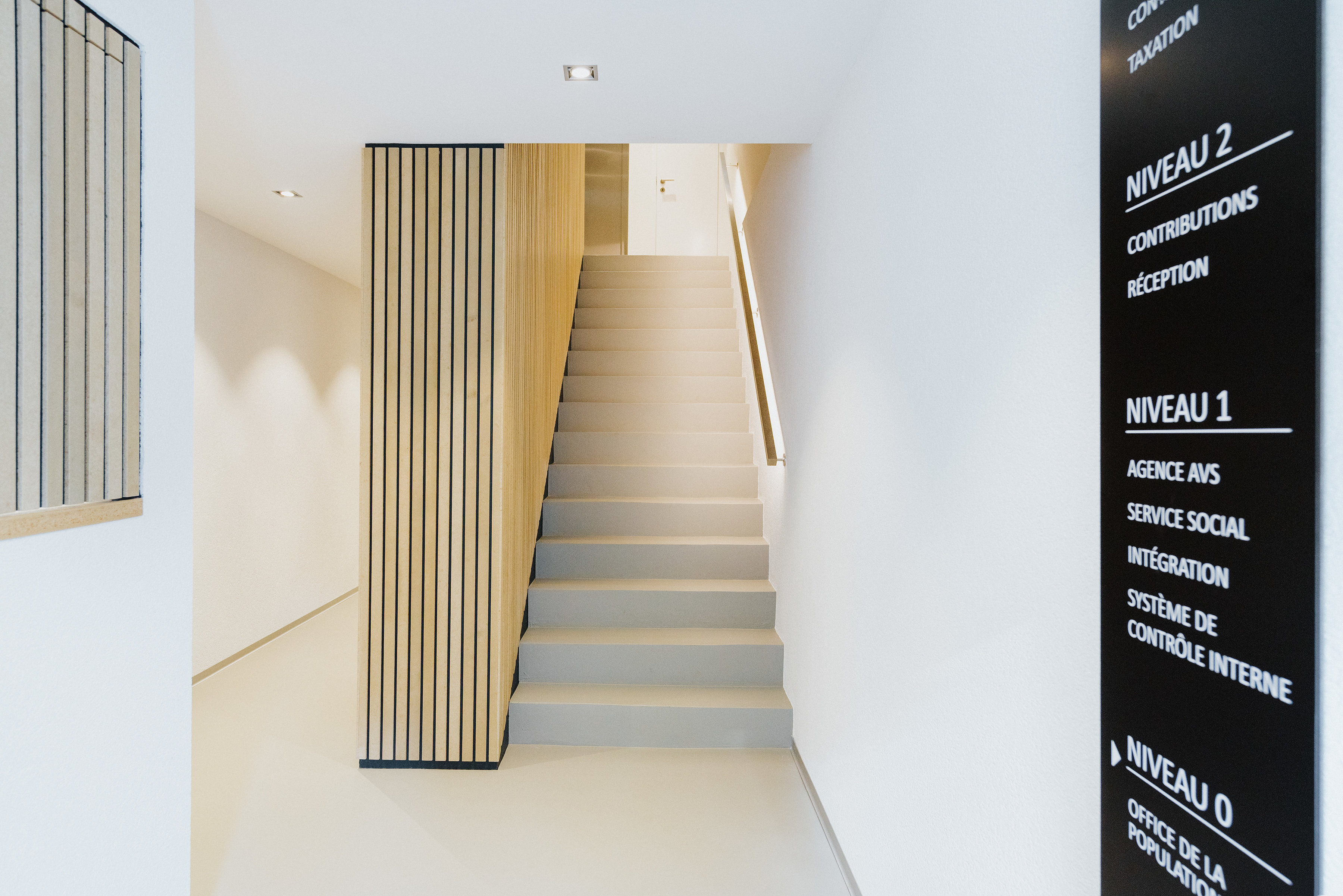 Bâtiment administratif, transformation, entrée, led, Eternit, Le Châble, Val de Bagnes, Alp'Architecture