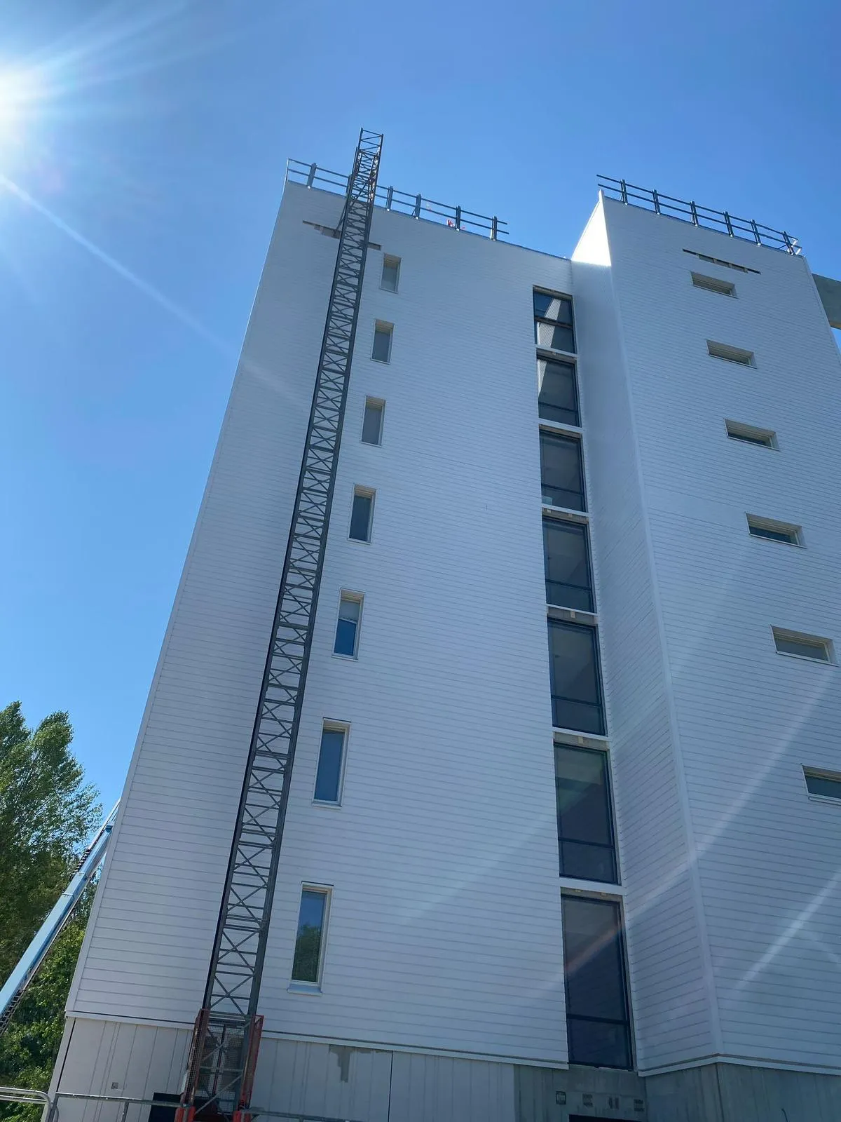 Kerrostalon julkisivuremontti valmistuneessa kohteessa