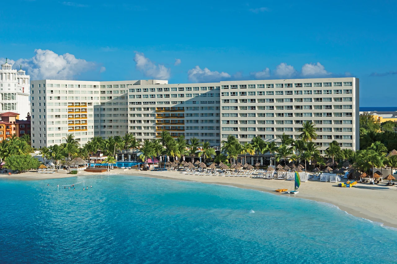 Sargassum in Cancún: the honest season guide (and where the water stays clearest)