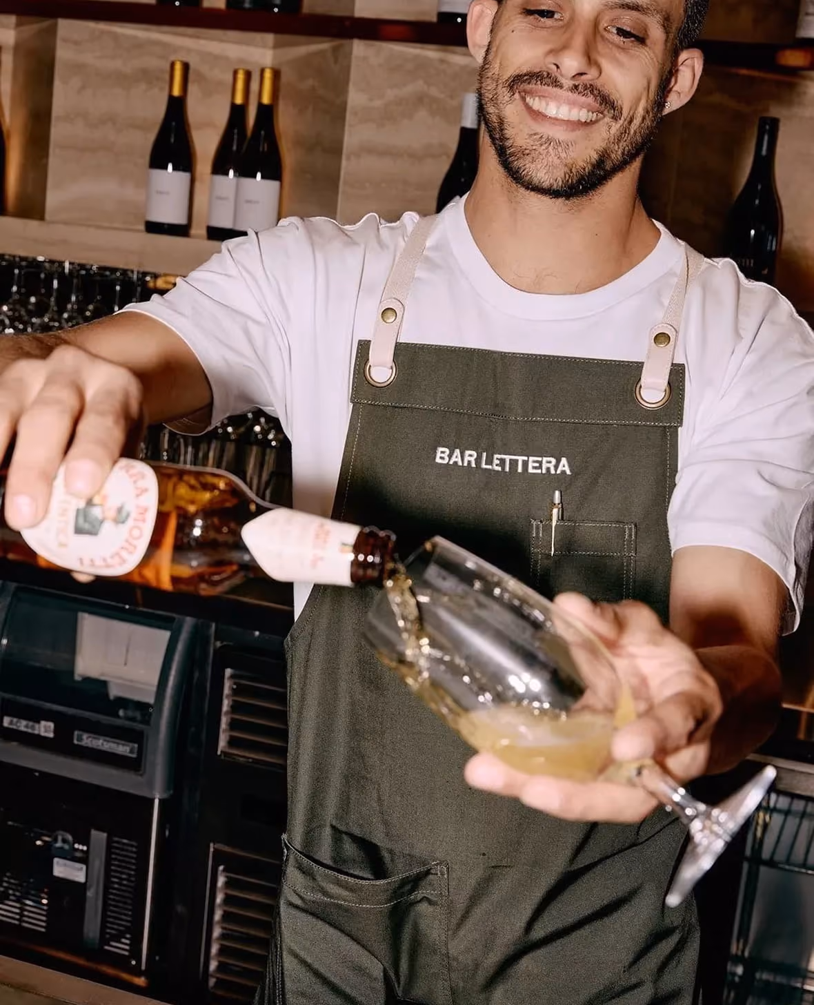 Barmans Osmose préparant des cocktails