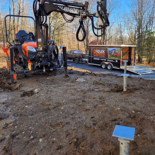 Installation d'une fondation sur pieux vissés pour maison