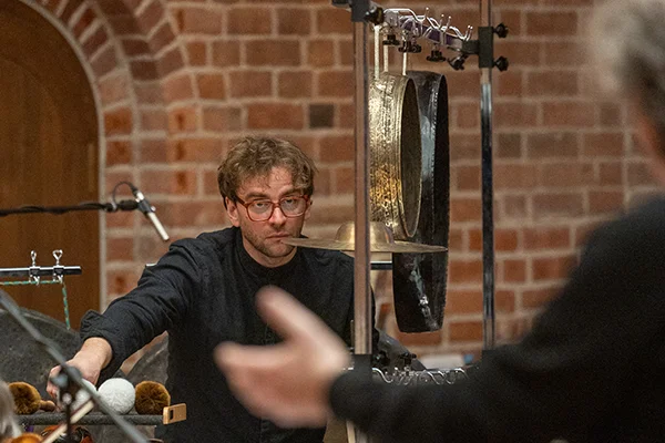 Künstler auf der Bühne beim Provinlärm Festival