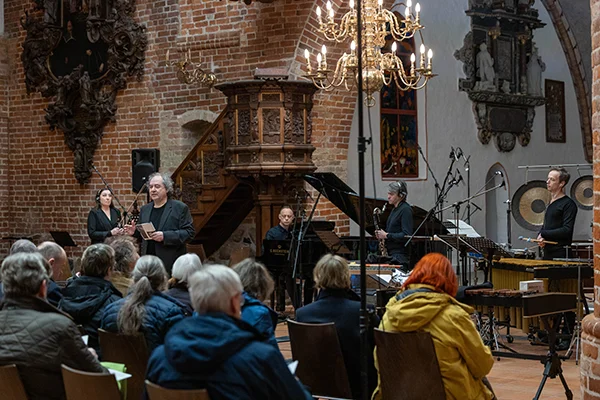 Künstler auf der Bühne beim Provinlärm Festival
