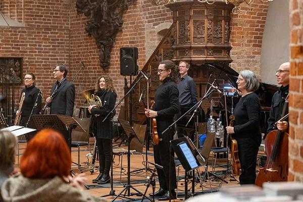Künstler auf der Bühne beim Provinlärm Festival