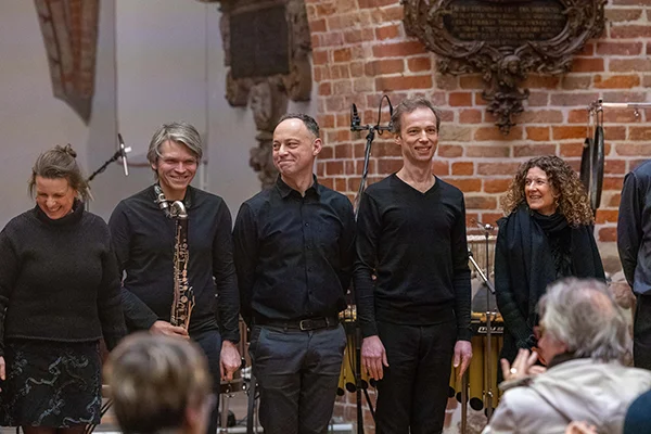 Künstler auf der Bühne beim Provinlärm Festival