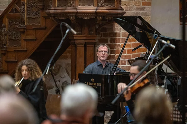 Künstler auf der Bühne beim Provinlärm Festival