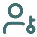 Person mit Schlüssel als Symbol für neue Eigentümer