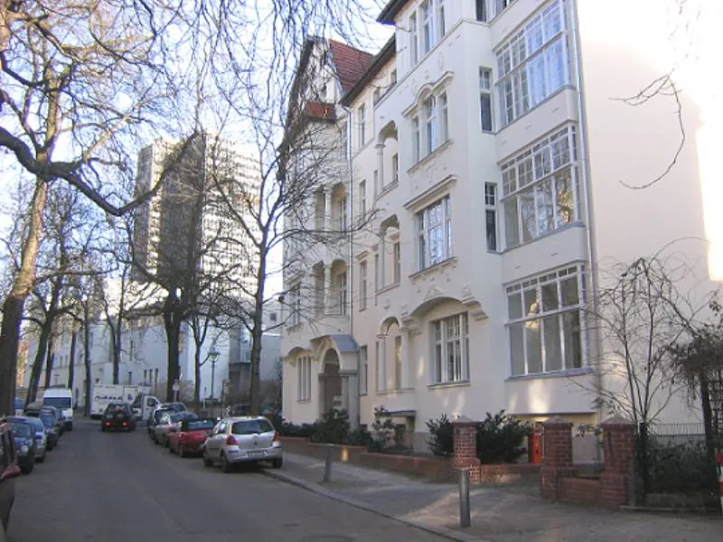 Bestlage Steglitz - Souterrain-Wohnung oder Büro plus Kellerräume und Stellplätze – Bild 1