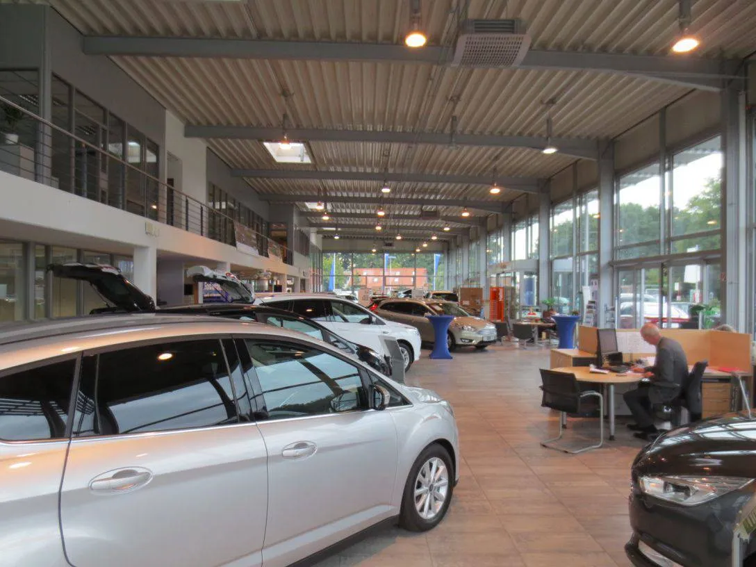 Provisionsfreies Angebot: Investment (Autohaus) mit exzellentem Mieter in Top-Lage – Bild 1