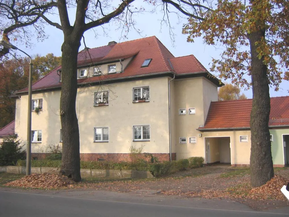 Provisionsfrei aus ZV: Top-sanierte Doppelhaushälfte mit 3 WE am Stadtrand von Rathenow – Bild 1