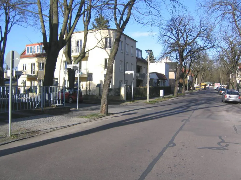 Attraktives Miet-Wohnhaus mit 9 WE in grüner Lage von Berlin-Wilhelmshagen – Bild 1