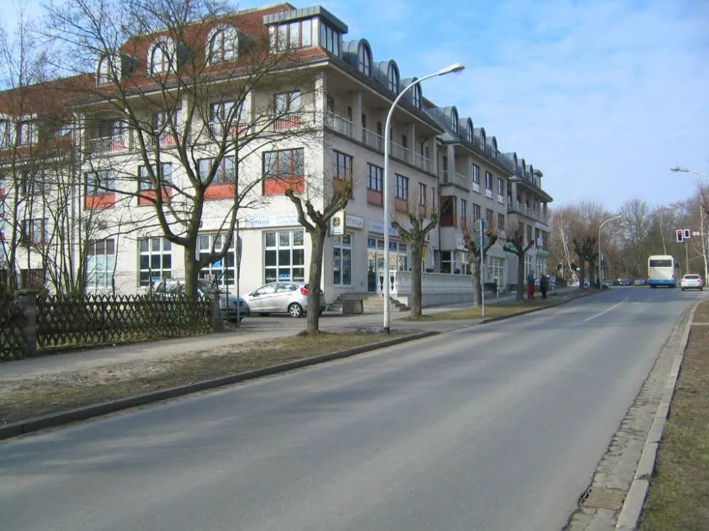 Provisionsfrei aus ZV: Paket mit Ladengeschäften, Büros und Stellplätzen in Strausberg – Bild 1