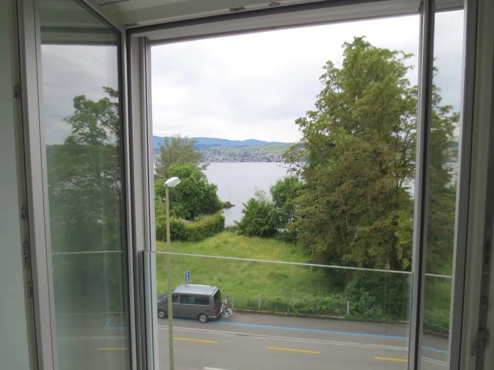 Exklusive Dachgeschosswohnung am Zürichsee (Schweiz), mit unverbaubarem Seeblick & Dachterrasse – Bild 3