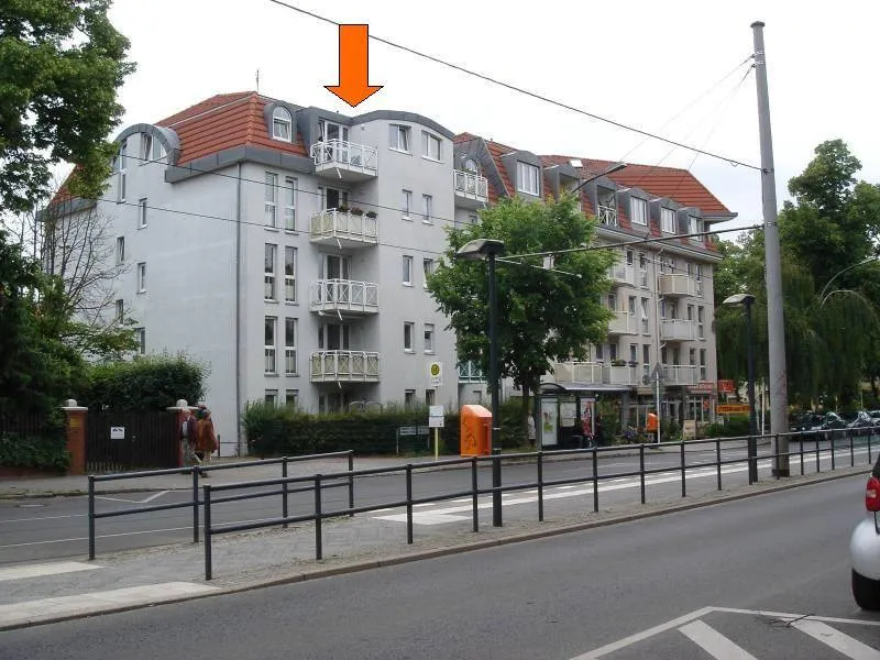 zur Miete: Sonnige Single-Dachgeschosswohnung in Berlin-Pankow (Niederschönhausen)