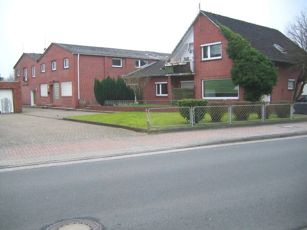 Provisionsfrei aus ZV: Wohnhaus mit ausgebauten Werkhallen in der Ortsmitte von Westerholt – Bild 1
