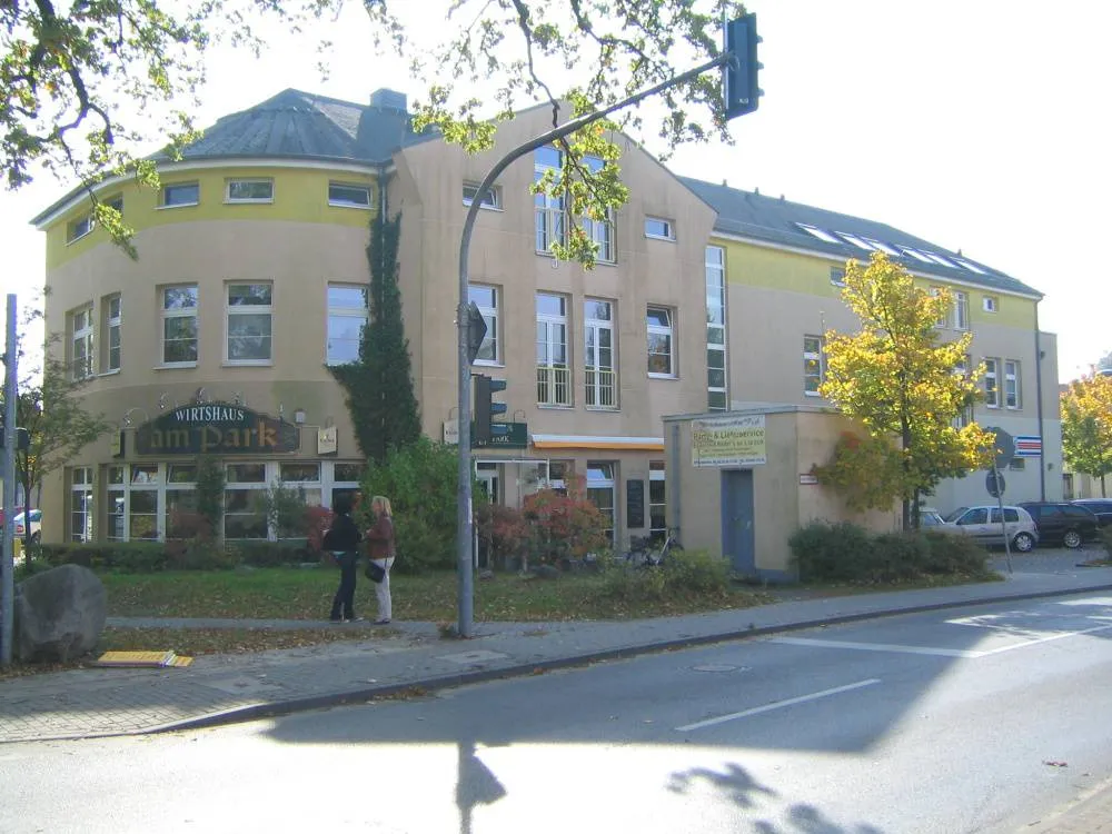 Zur Kapitalanlage: Schicke Kombination aus altengerechtem Wohnen & Gewerbe – Bild 1