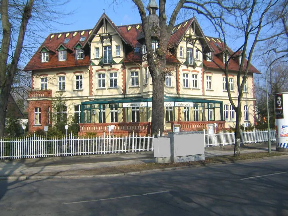 Denkmalgeschütztes Wohn- und Geschäftshaus in Berlin-Hermsdorf