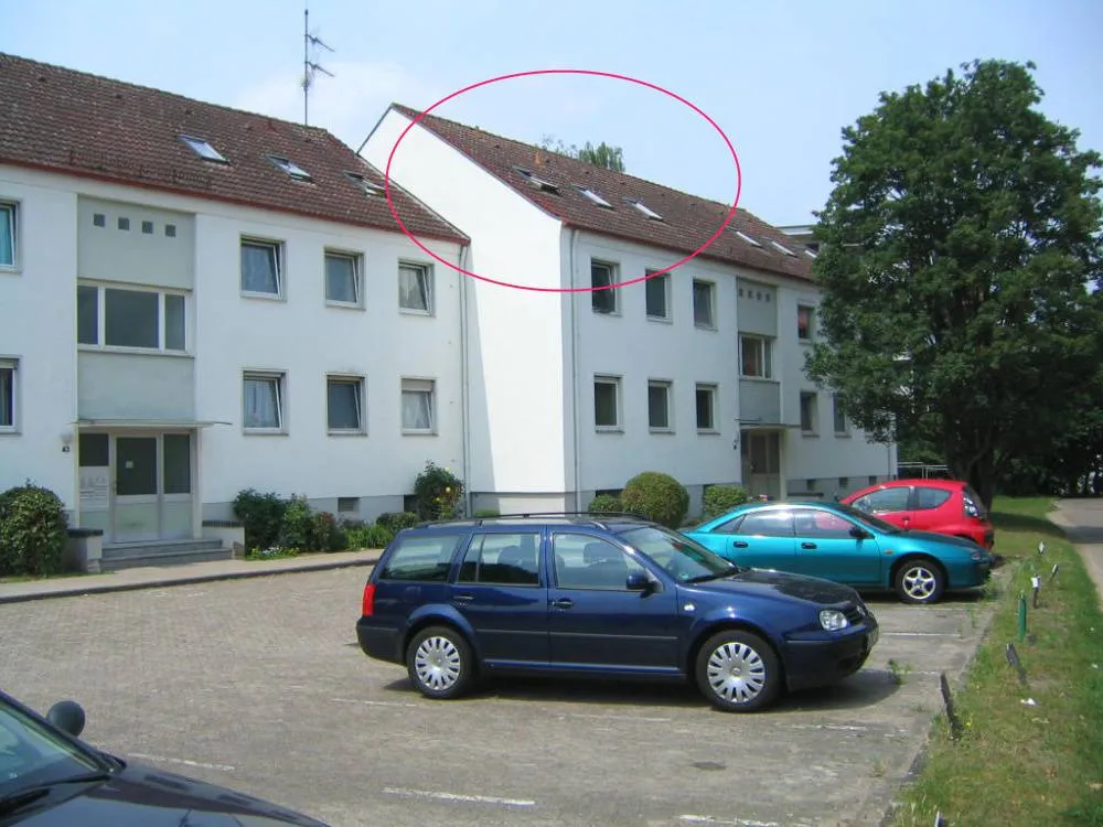 Provisionsfrei aus ZV: Dachgeschosswohnung mit Stellplatz in Verden (Aller)