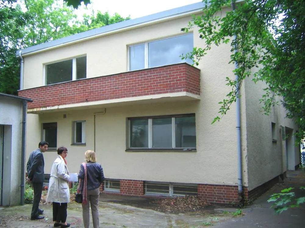 Provisionsfrei: Ehem. Wohn- und Geschäftshaus (Sanierungsobjekt) Königstraße in Berlin-Wannsee