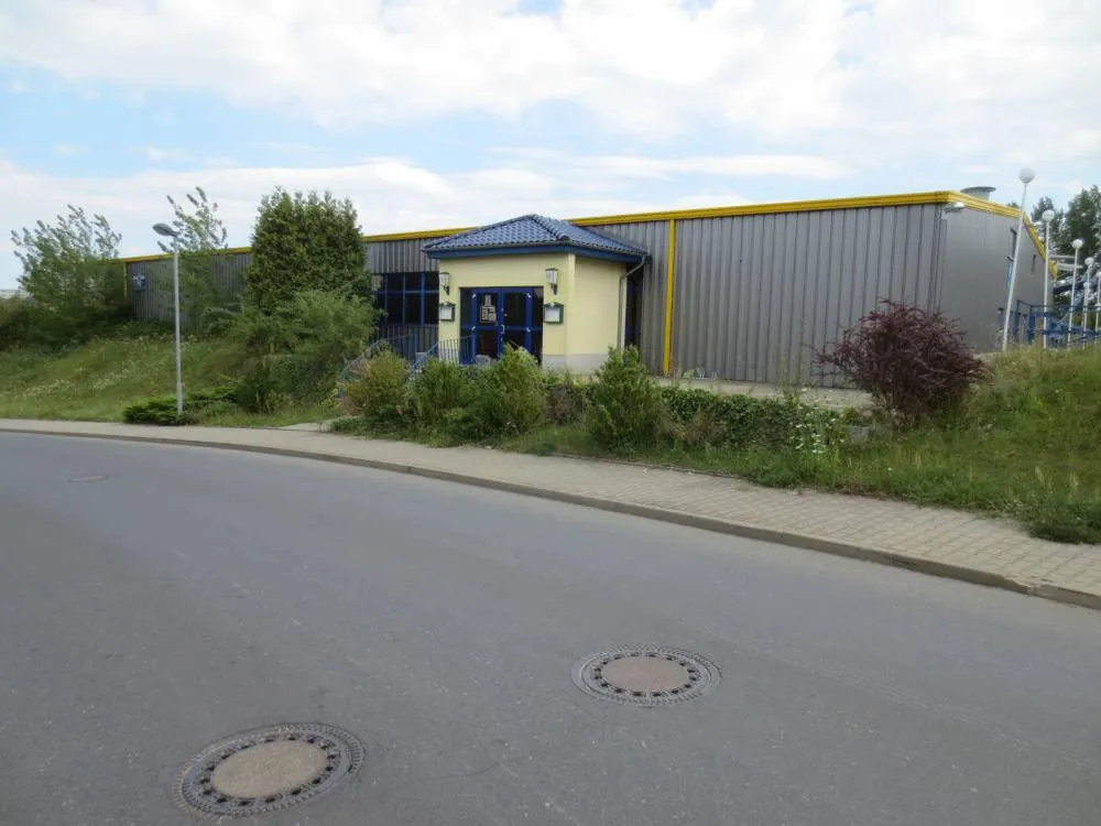 Provisionsfrei: Attraktive Sport- und Freizeitanlage mit Bowlingcenter (Erbbaurecht) in Frankfurt (O)