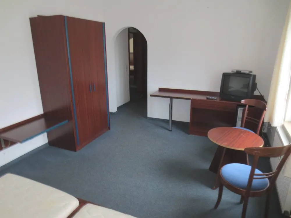 Provisionsfreier Erwerb aus der ZV: Ehem. Hotel & Restaurant mit Büro-/ Wohnfläche (derzeit leer) in Parey/Elbe – hoher Erkennungswert – Bild 11