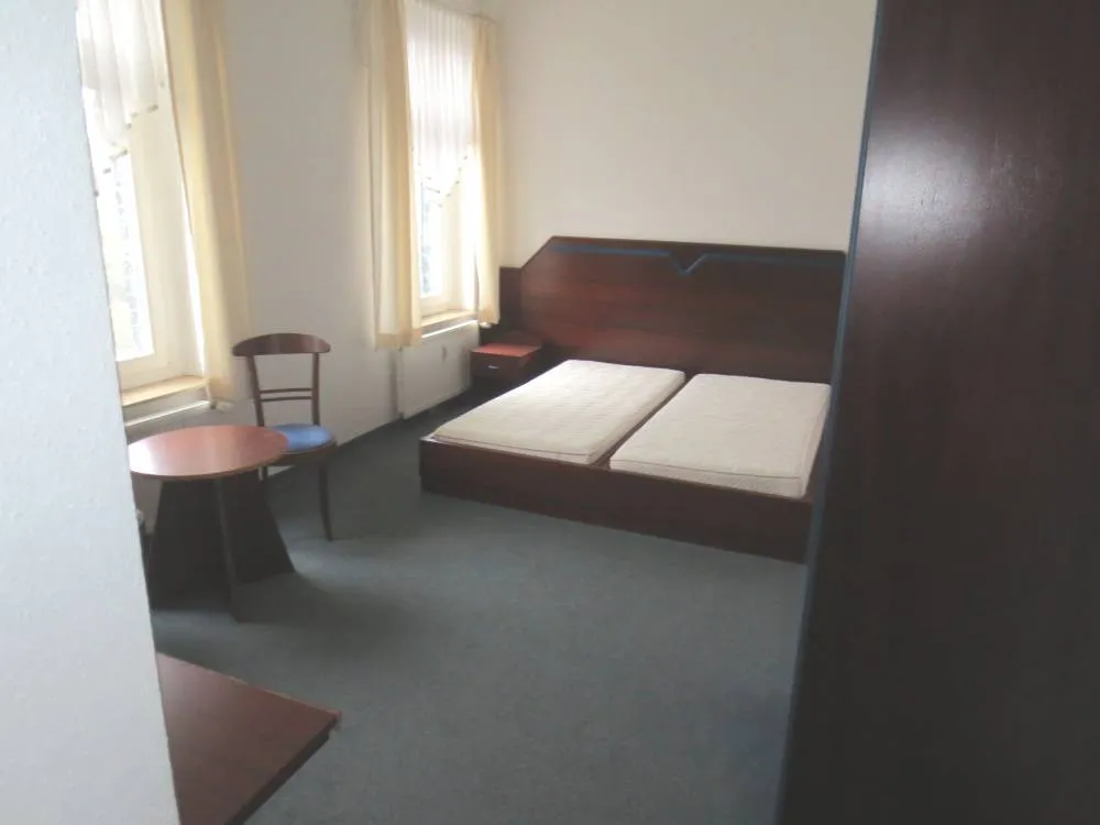 Provisionsfreier Erwerb aus der ZV: Ehem. Hotel & Restaurant mit Büro-/ Wohnfläche (derzeit leer) in Parey/Elbe – hoher Erkennungswert – Bild 4