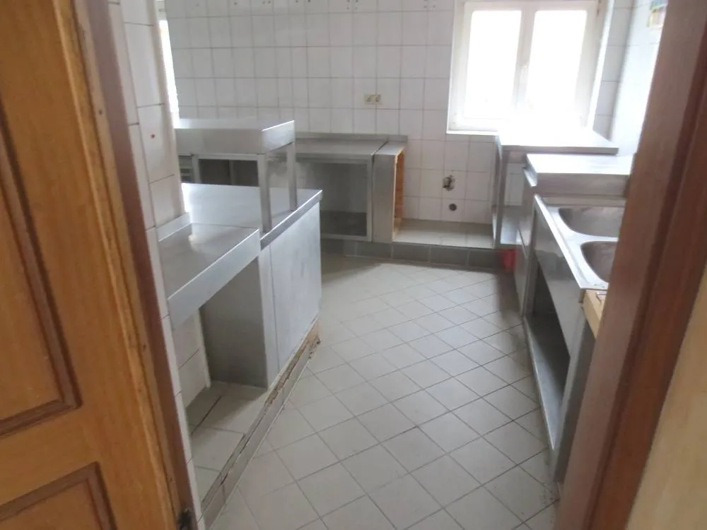 Provisionsfreier Erwerb aus der ZV: Ehem. Hotel & Restaurant mit Büro-/ Wohnfläche (derzeit leer) in Parey/Elbe – hoher Erkennungswert – Bild 14