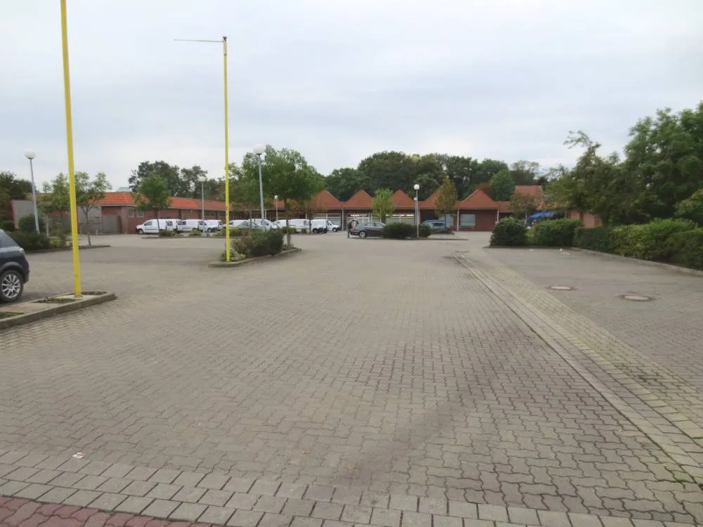 Provisionsfrei: Einzelhandels- / Entwicklungsstandort mit ca. 3.400 qm Nutzfläche am Stadtrand von Elbe; teils vermietet Schönebeck/