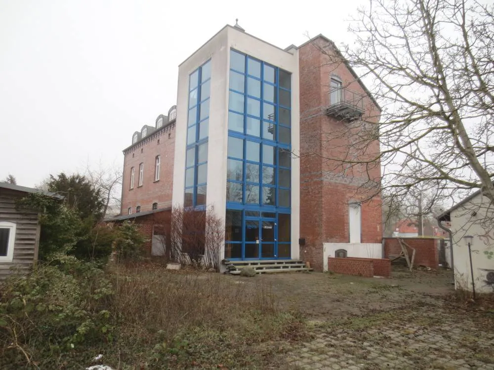 Provisionsfreier Erwerb aus der ZV: Ehem. Hotel & Restaurant mit Büro-/ Wohnfläche (derzeit leer) in Parey/Elbe – hoher Erkennungswert – Bild 21