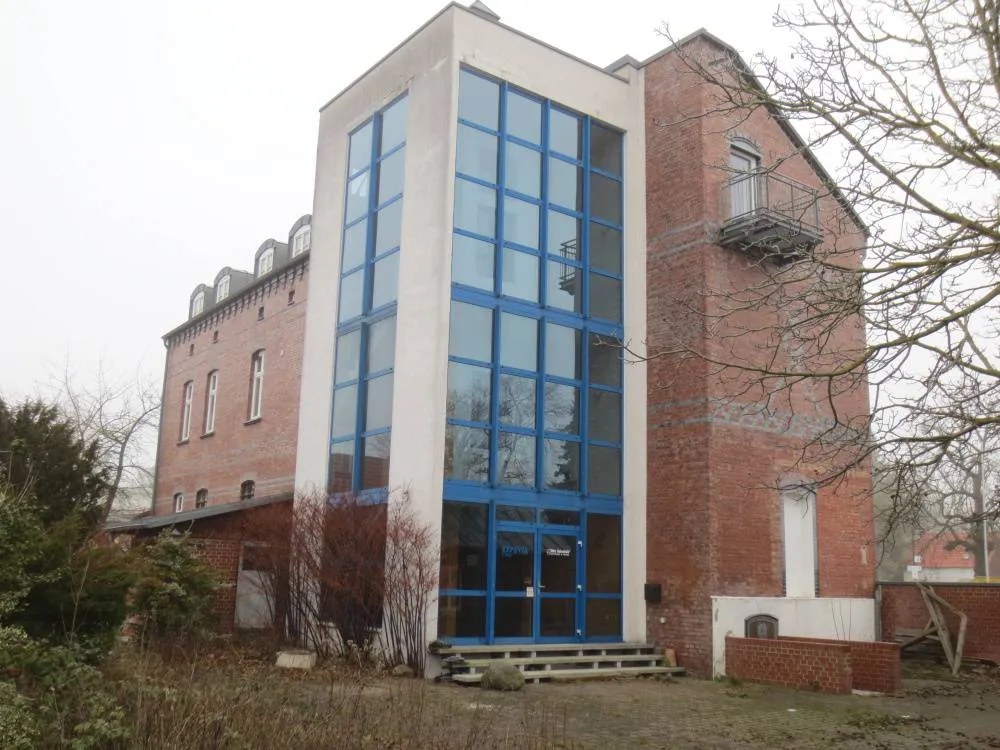 Provisionsfreier Erwerb aus der ZV: Ehem. Hotel & Restaurant mit Büro-/ Wohnfläche (derzeit leer) in Parey/Elbe – hoher Erkennungswert – Bild 9
