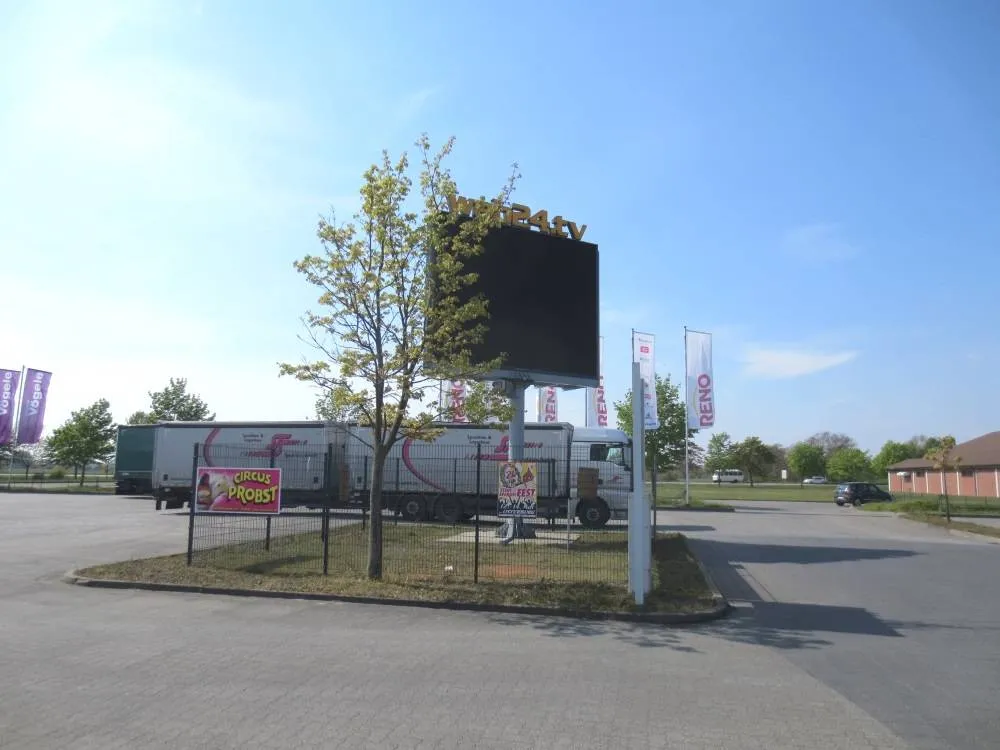 Provisionsfreies Angebot aus Bankenverwertung: LED-Videowand im Einkaufszentrum Wittenberge – Bild 1