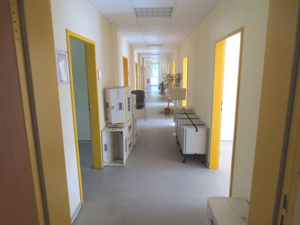 Provisionsfrei aus ZV: Verwaltungsgebäude im Zentrum von Rathenow (ehem. Jobcenter) – Bild 1