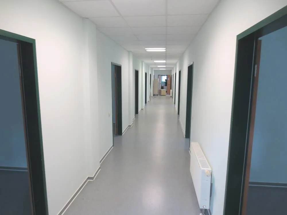 Provisionsfrei aus ZV: Verwaltungsgebäude im Zentrum von Rathenow (ehem. Jobcenter) – Bild 8