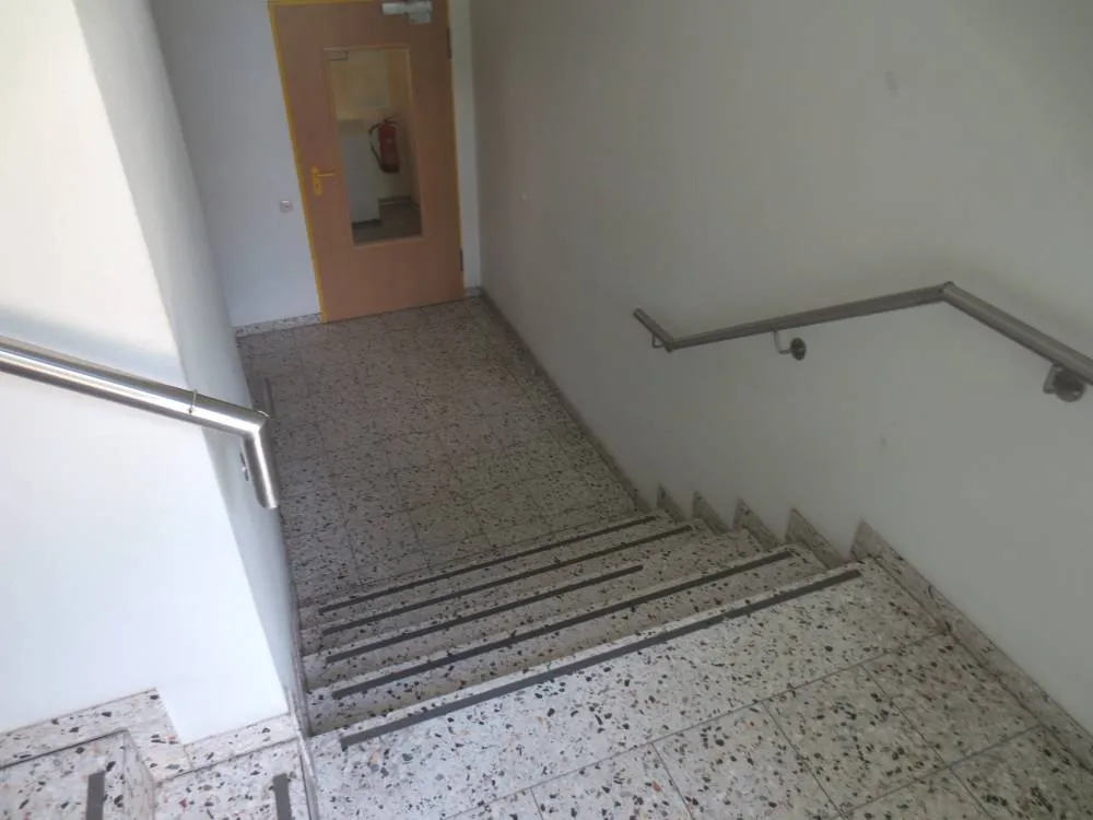 Provisionsfrei aus ZV: Verwaltungsgebäude im Zentrum von Rathenow (ehem. Jobcenter) – Bild 3