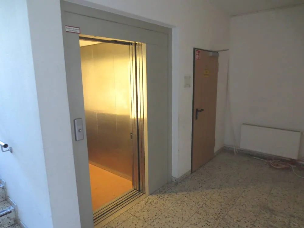 Provisionsfrei aus ZV: Verwaltungsgebäude im Zentrum von Rathenow (ehem. Jobcenter) – Bild 10
