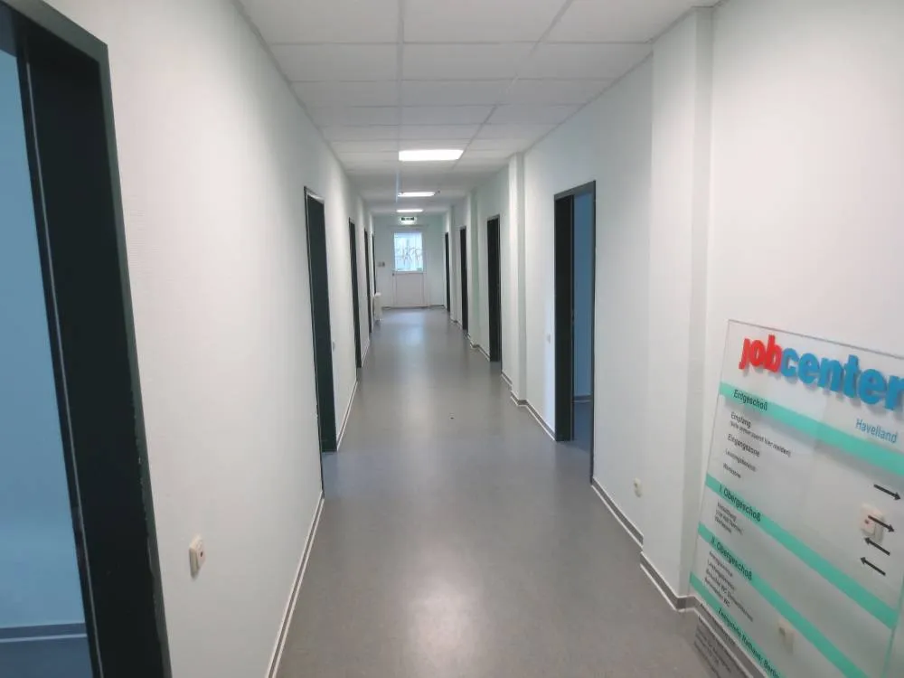 Provisionsfrei aus ZV: Verwaltungsgebäude im Zentrum von Rathenow (ehem. Jobcenter) – Bild 4