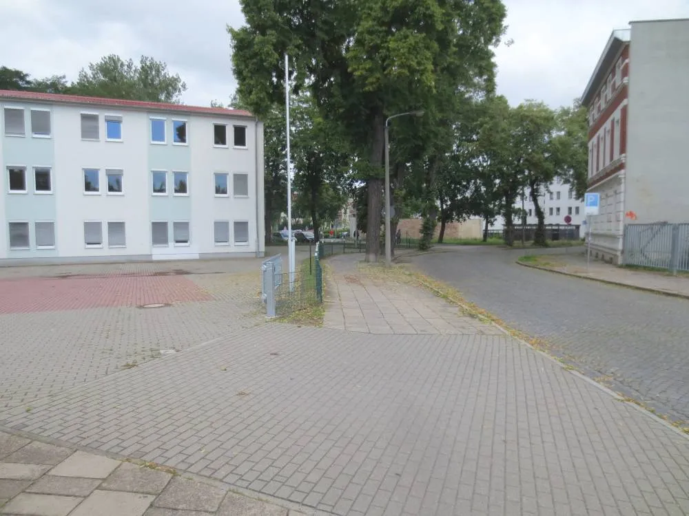 Provisionsfrei aus ZV: Verwaltungsgebäude im Zentrum von Rathenow (ehem. Jobcenter) – Bild 17