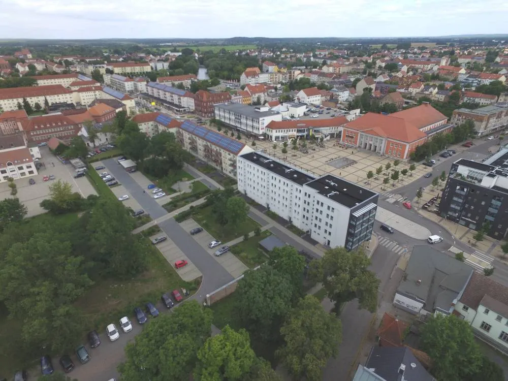 Provisionsfrei aus ZV: Verwaltungsgebäude im Zentrum von Rathenow (ehem. Jobcenter) – Bild 6