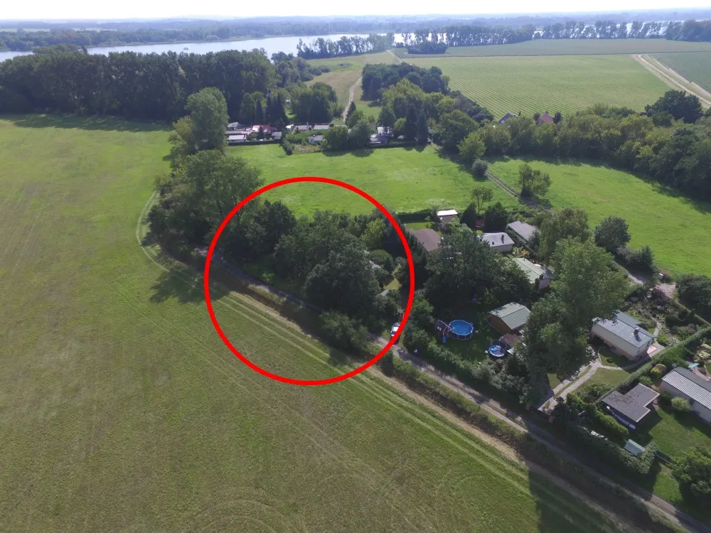 Provisionsfreies Angebot: Bungalow auf Pachtgrundstück ca. 400 qm in attraktiver Siedlung am Beetzsee – Bild 1