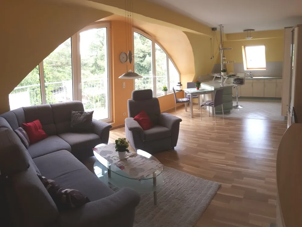 Provisionsfrei für den Käufer: Sonnige Dachgeschosswohnung mit ca. 67 qm - 2 ½ Zimmer, Dachterrasse & Balkon in ruhiger & grüner Lage Biesdorf-Süd – Bild 3
