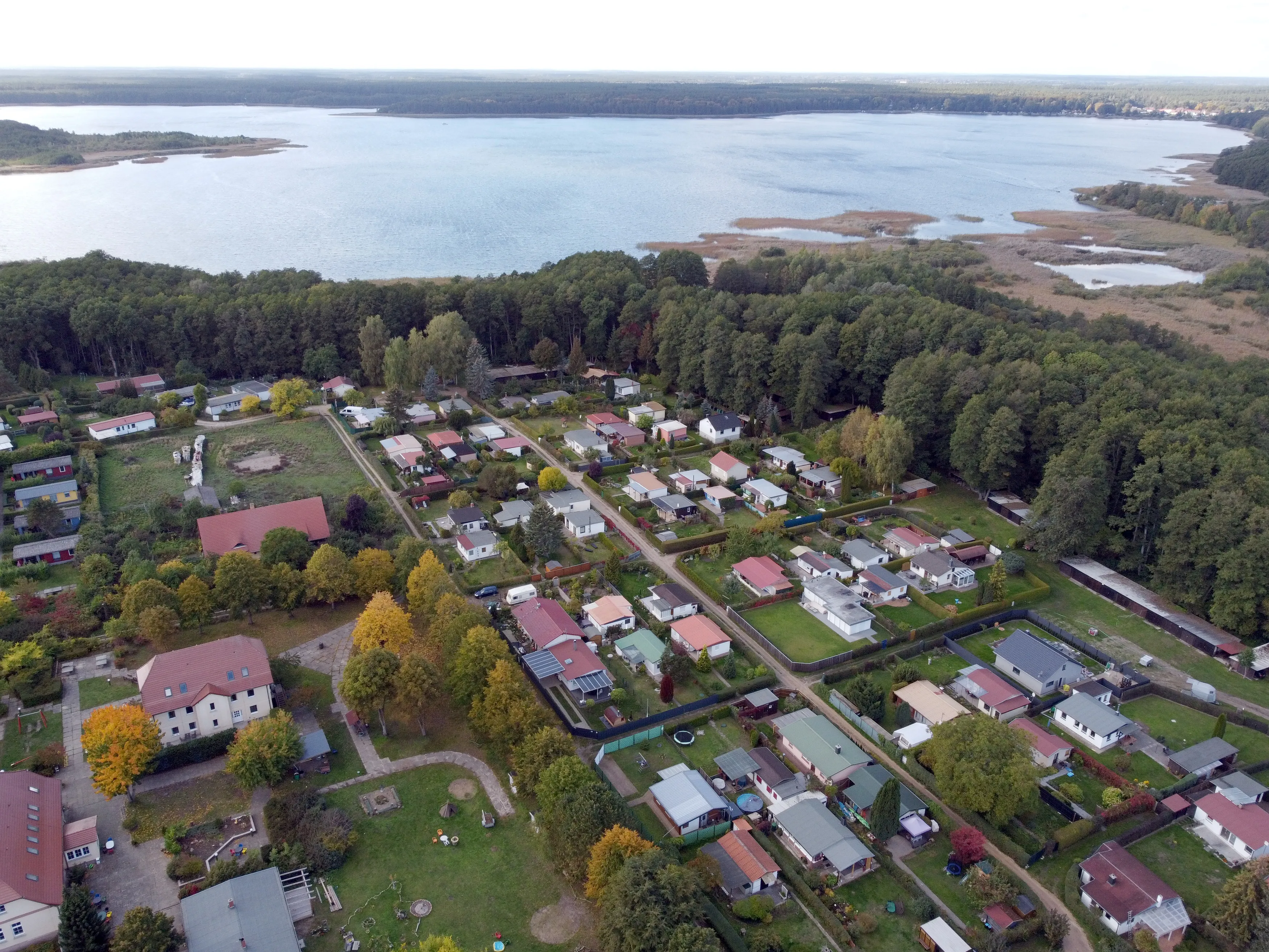 Komplettpaket Erholung (Meckl. Seenplatte): Bungalow auf Eigentumsland, mit 2 Motorbooten inklusive – Bild 3